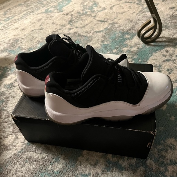 Nike Jordan 11 - Picture 5 of 9
